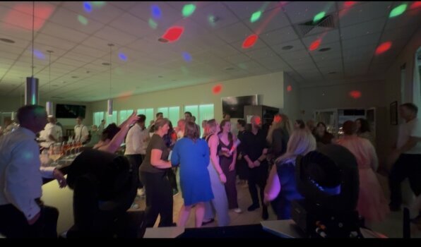 DJ Hochzeit in Datteln mit Ambientebeleuchtung und moderner Eventtechnik