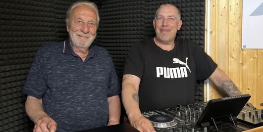 DJ Marco M zusammen mit Vater Udo am DJ-Pult – Leidenschaft für Musik und Events in Oer-Erkenschwick & Umgebung.